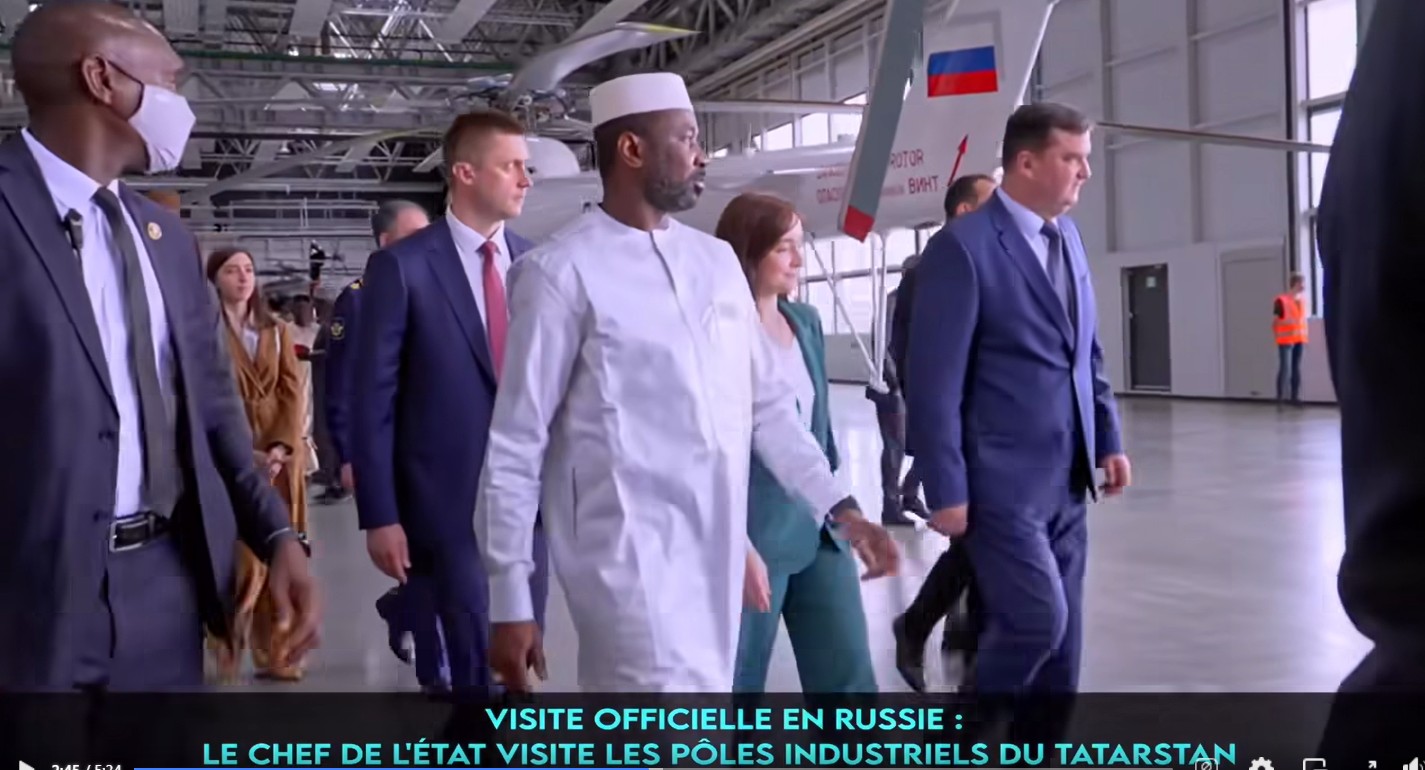 En images, la visite du président Goita dans les pôles industriels du Tatarstan.